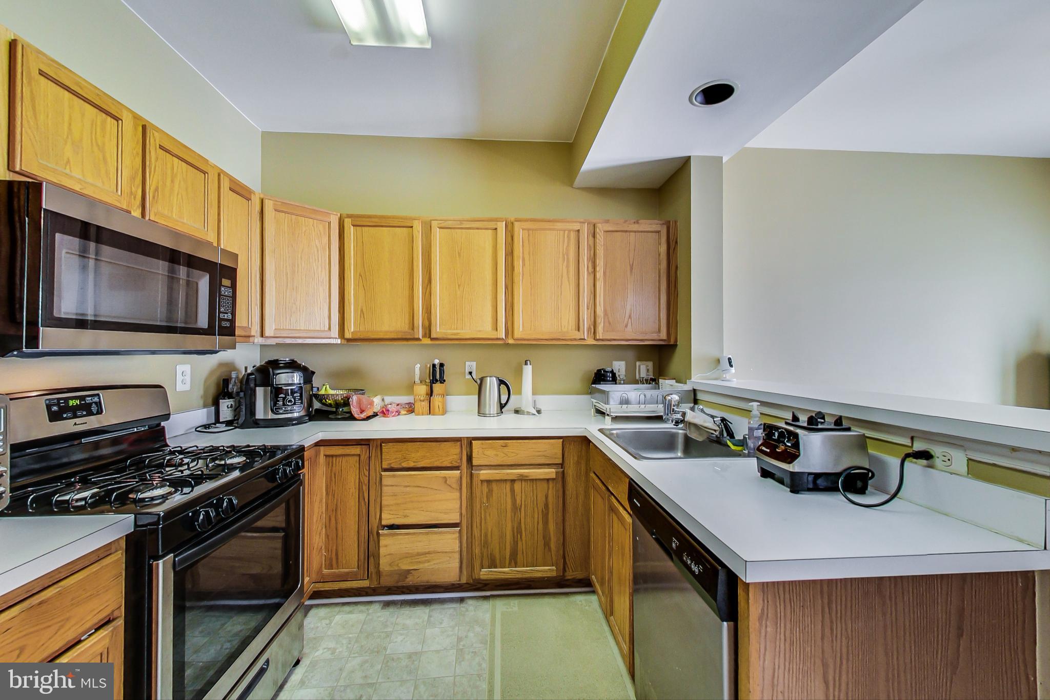 8701 Capistrano Way Odenton, MD 21113 - Photo 5 of 38 Kitchen