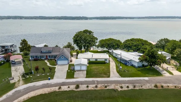 $345,000 | 207 Vivian Road, Onalaska, TX 77360