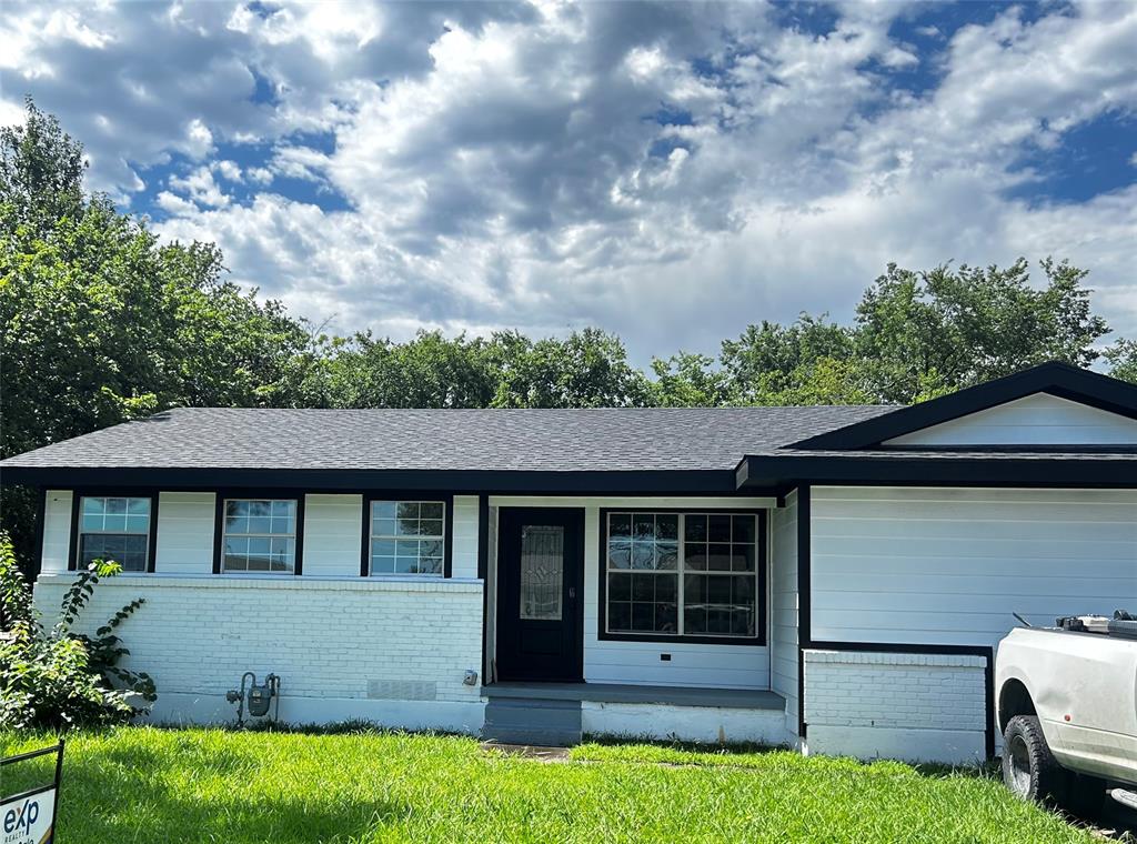 110 East Cunningham Street Bonham, TX 75418 - Photo 1 of 1