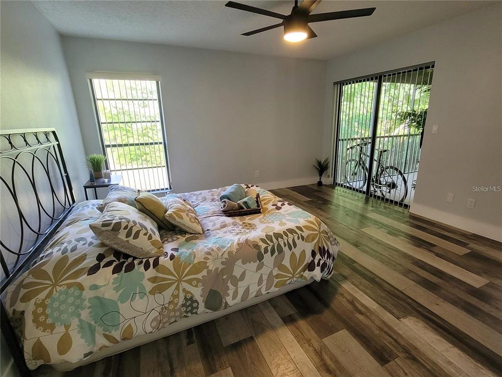 1801 East Lake Road South, Unit 15E Palm Harbor, FL 34685 - Photo 9 of 24 a bedroom with a bed and a window