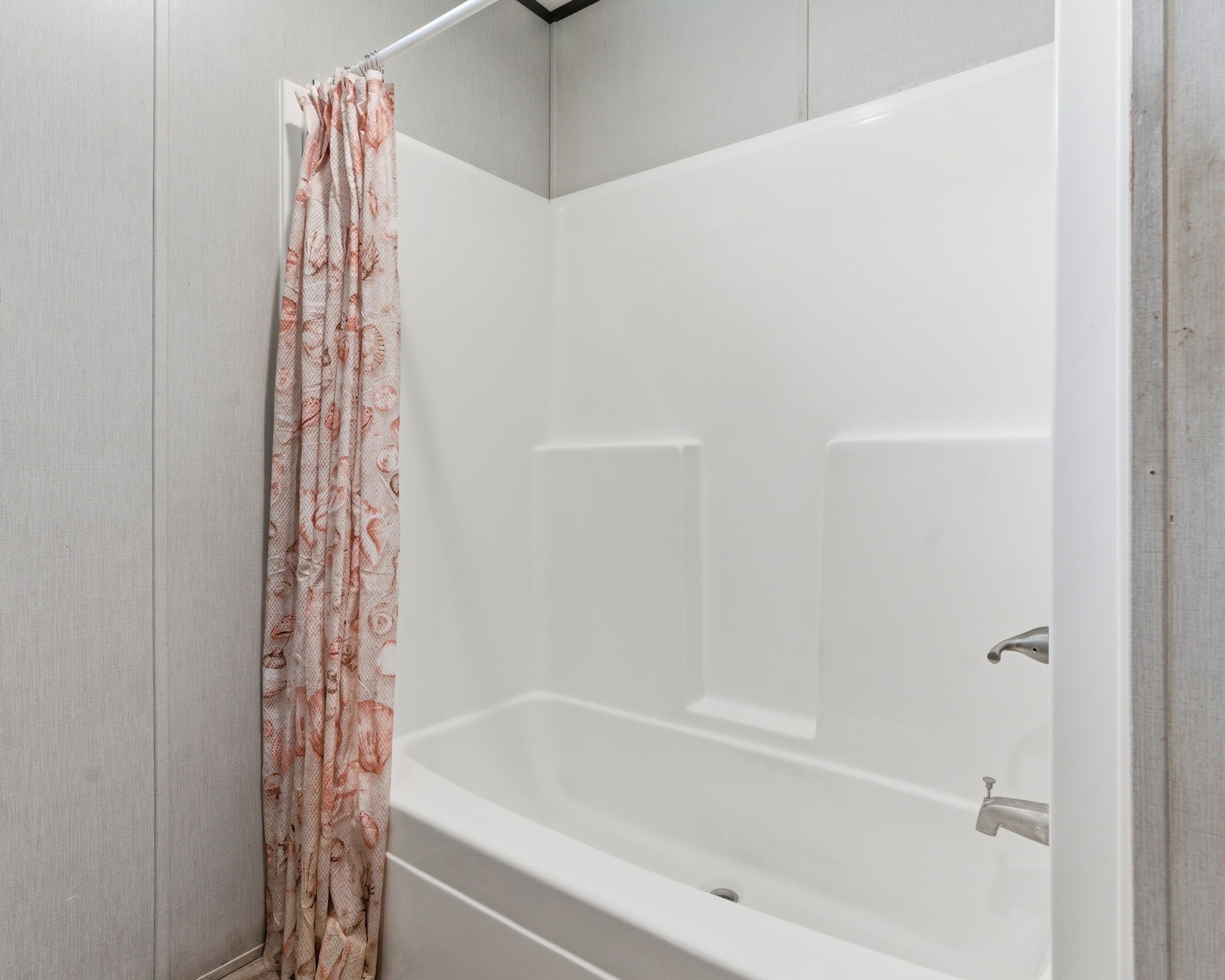 3110 Green Forest Road Conroe, TX 77303 - Photo 23 of 50 a bathroom with a bathtub and shower