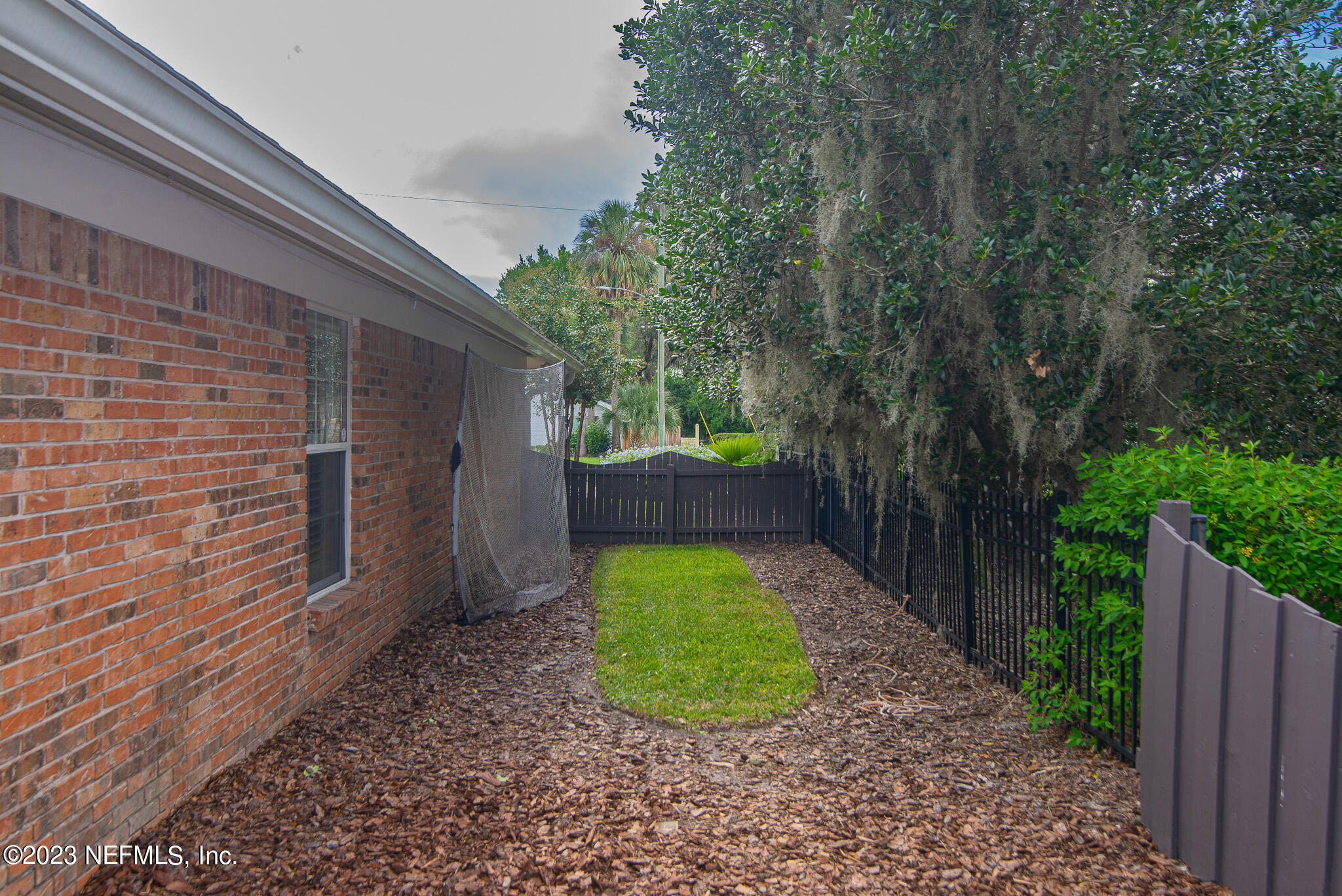 9409 Woodhaven Road Jacksonville, FL 32257 - Photo 38 of 38 a view of a backyard with wooden fence