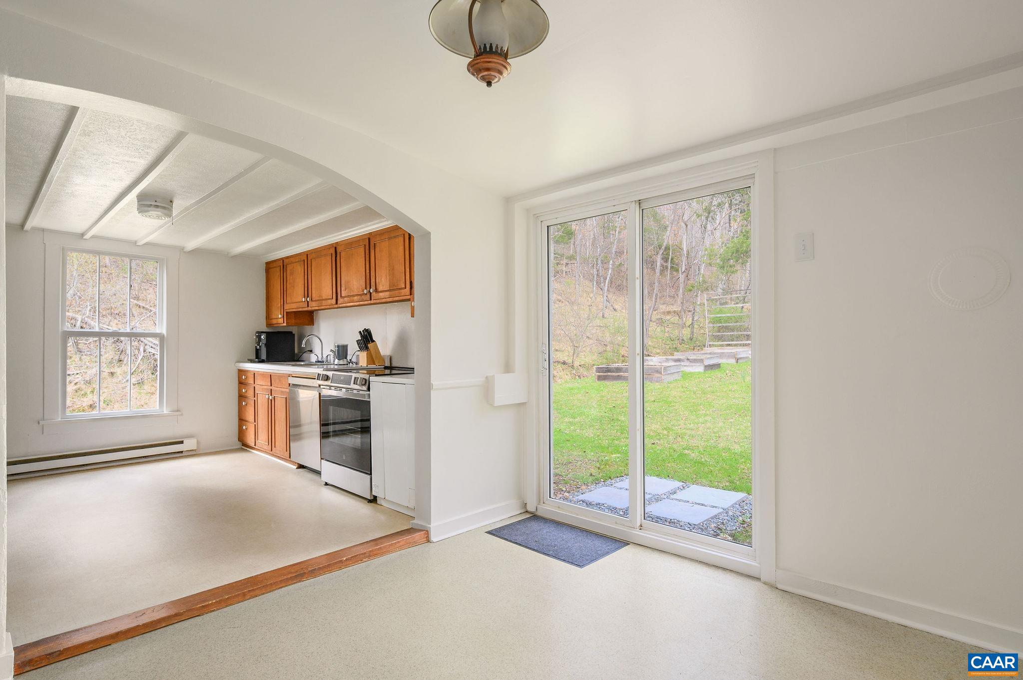 1102 Duncan Hollow Loop Faber, VA 22938 - Photo 8 of 34