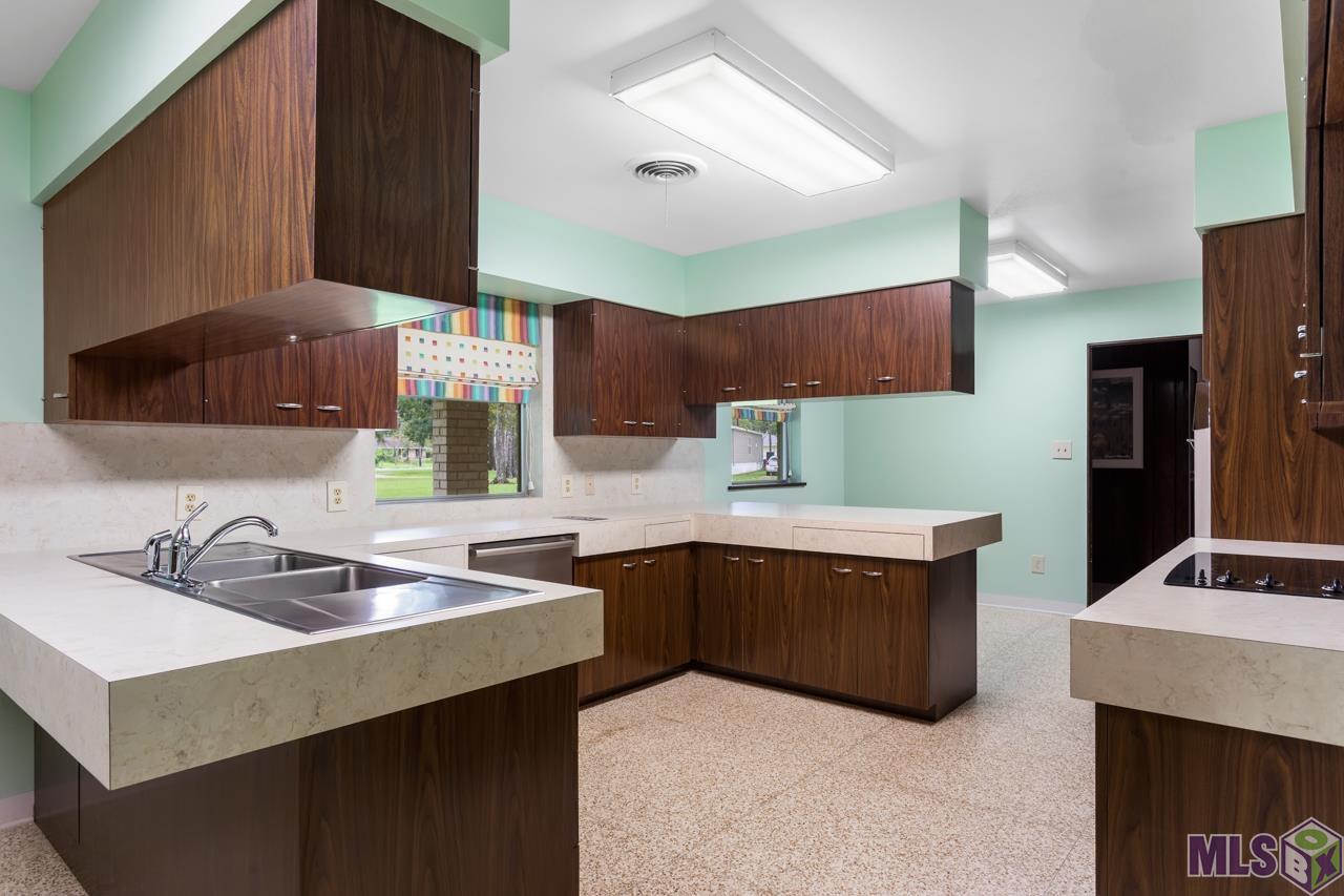 22475 Hoo Shoo Too Road Baton Rouge, LA 70817 - Photo 19 of 32 Spacious Kitchen