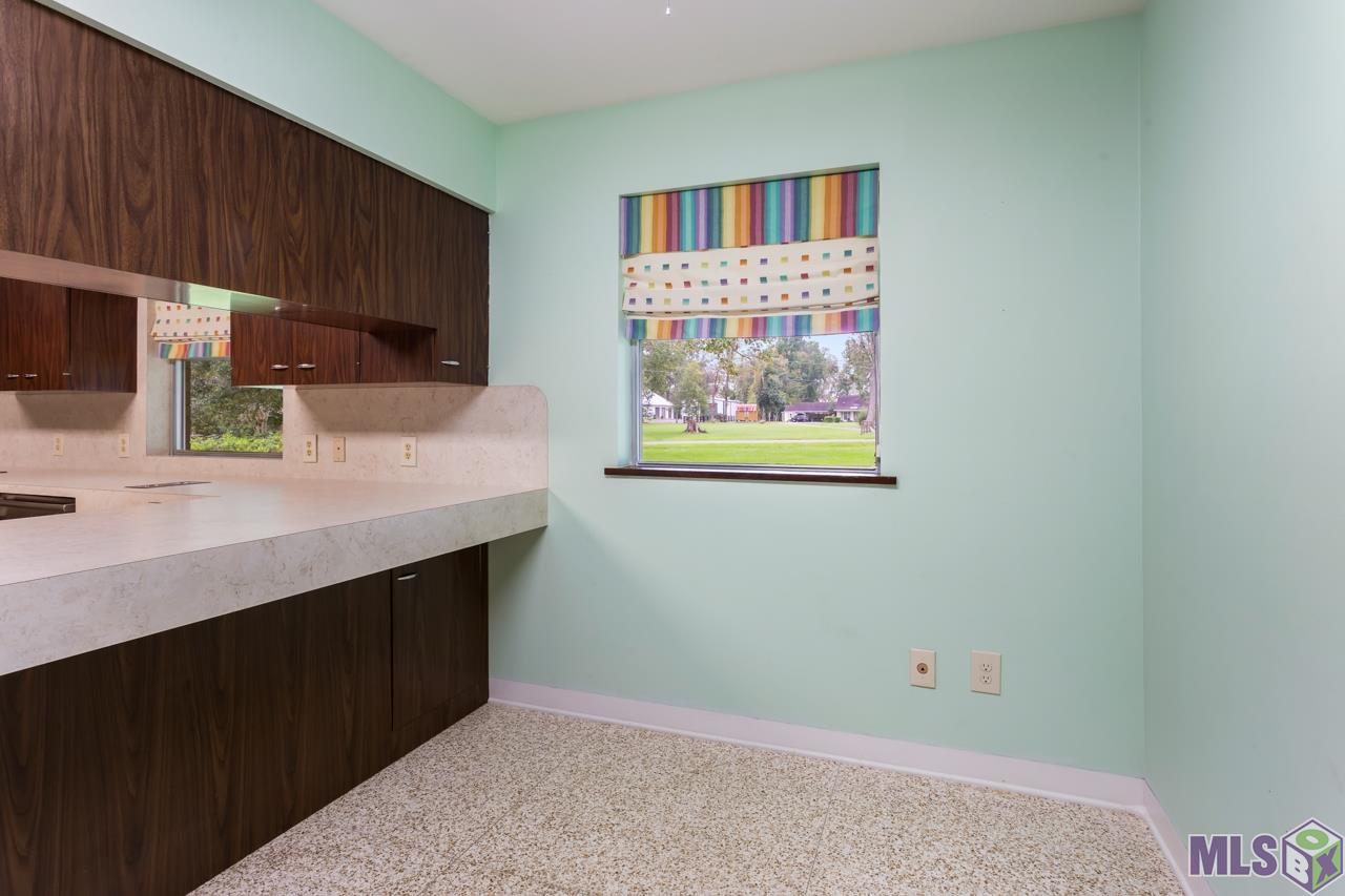 22475 Hoo Shoo Too Road Baton Rouge, LA 70817 - Photo 22 of 32 Breakfast Area