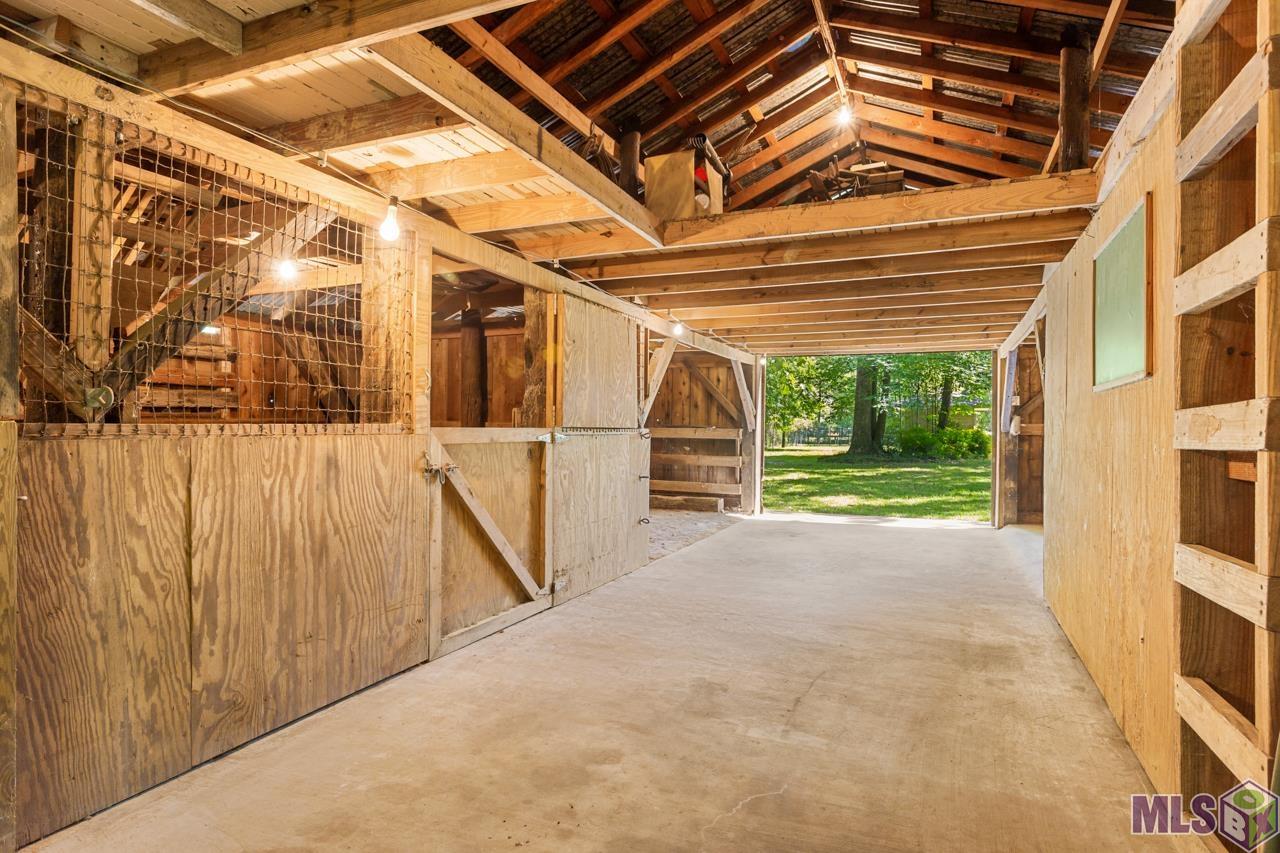 22475 Hoo Shoo Too Road Baton Rouge, LA 70817 - Photo 9 of 32 Three Horse Stalls