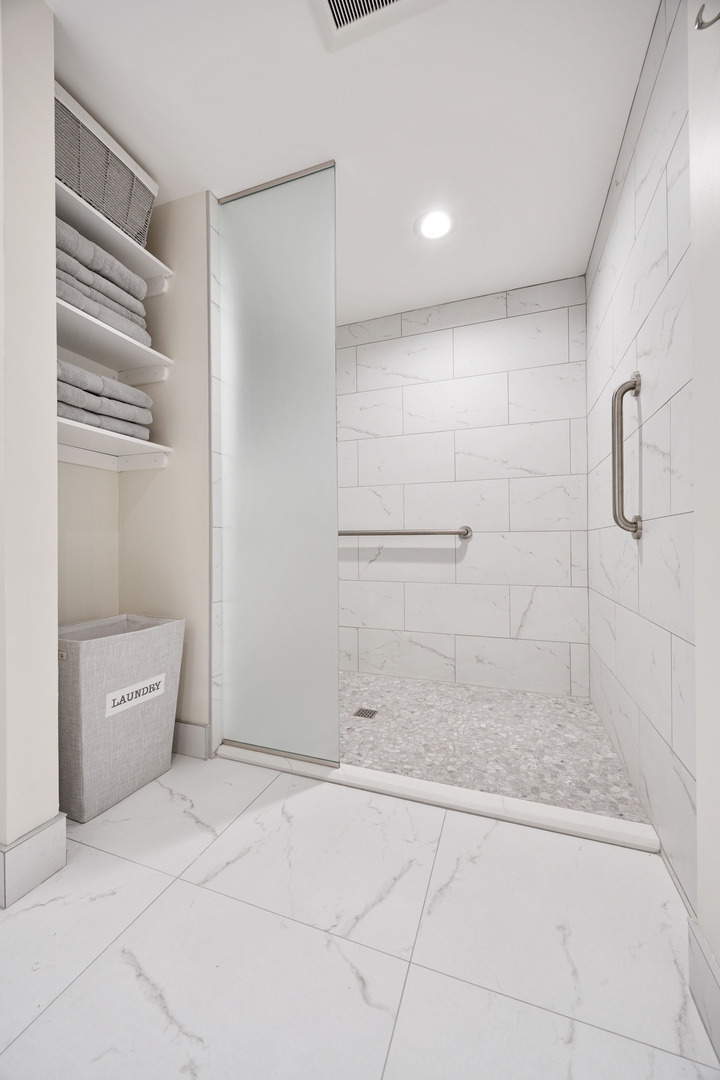 1401 Burr Oak Road, Unit 117B Hinsdale, IL 60521 - Photo 14 of 26 a bathroom with a shower