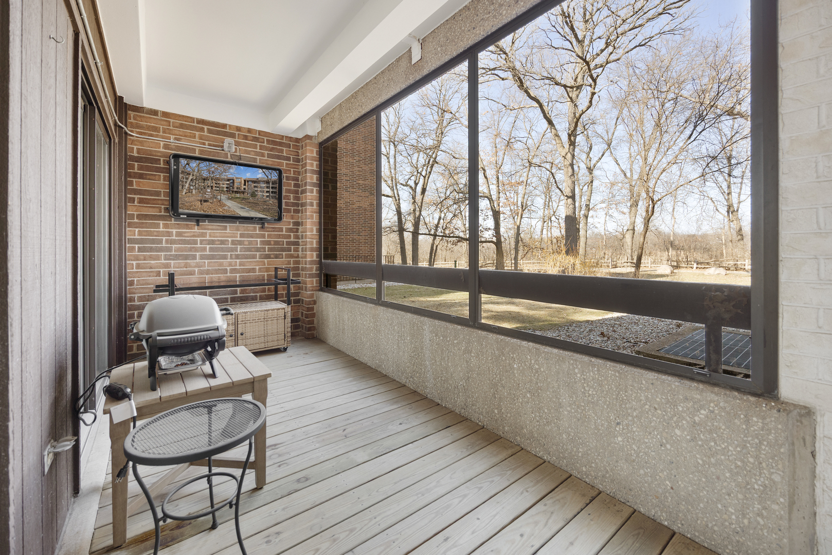 1401 Burr Oak Road, Unit 117B Hinsdale, IL 60521 - Photo 19 of 26 a living room with furniture and a window