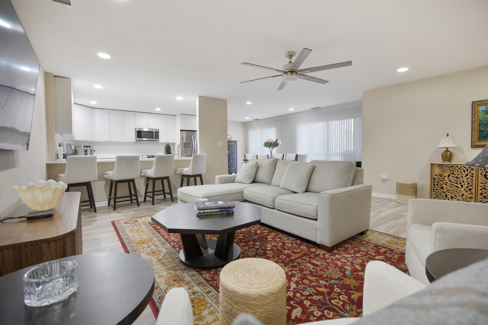 1401 Burr Oak Road, Unit 117B Hinsdale, IL 60521 - Photo 4 of 26 a living room with furniture kitchen view and a chandelier