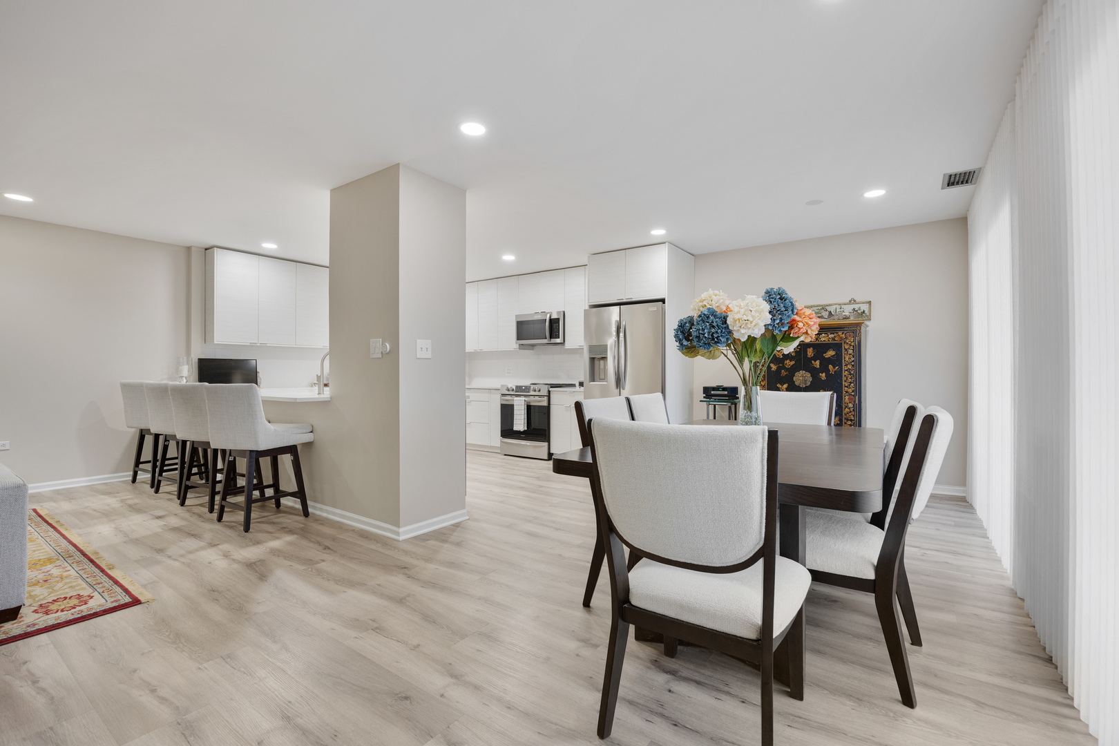 1401 Burr Oak Road, Unit 117B Hinsdale, IL 60521 - Photo 6 of 26 a dining room with furniture and window
