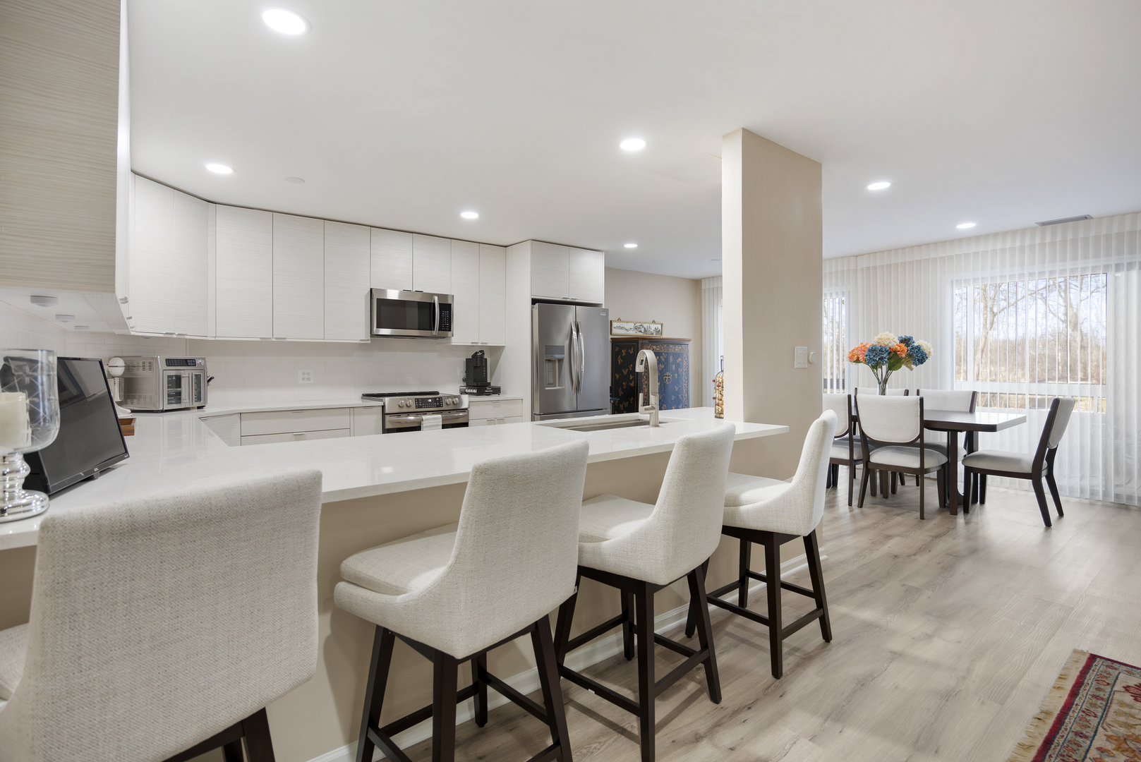1401 Burr Oak Road, Unit 117B Hinsdale, IL 60521 - Photo 7 of 26 a kitchen with a dining table chairs and refrigerator