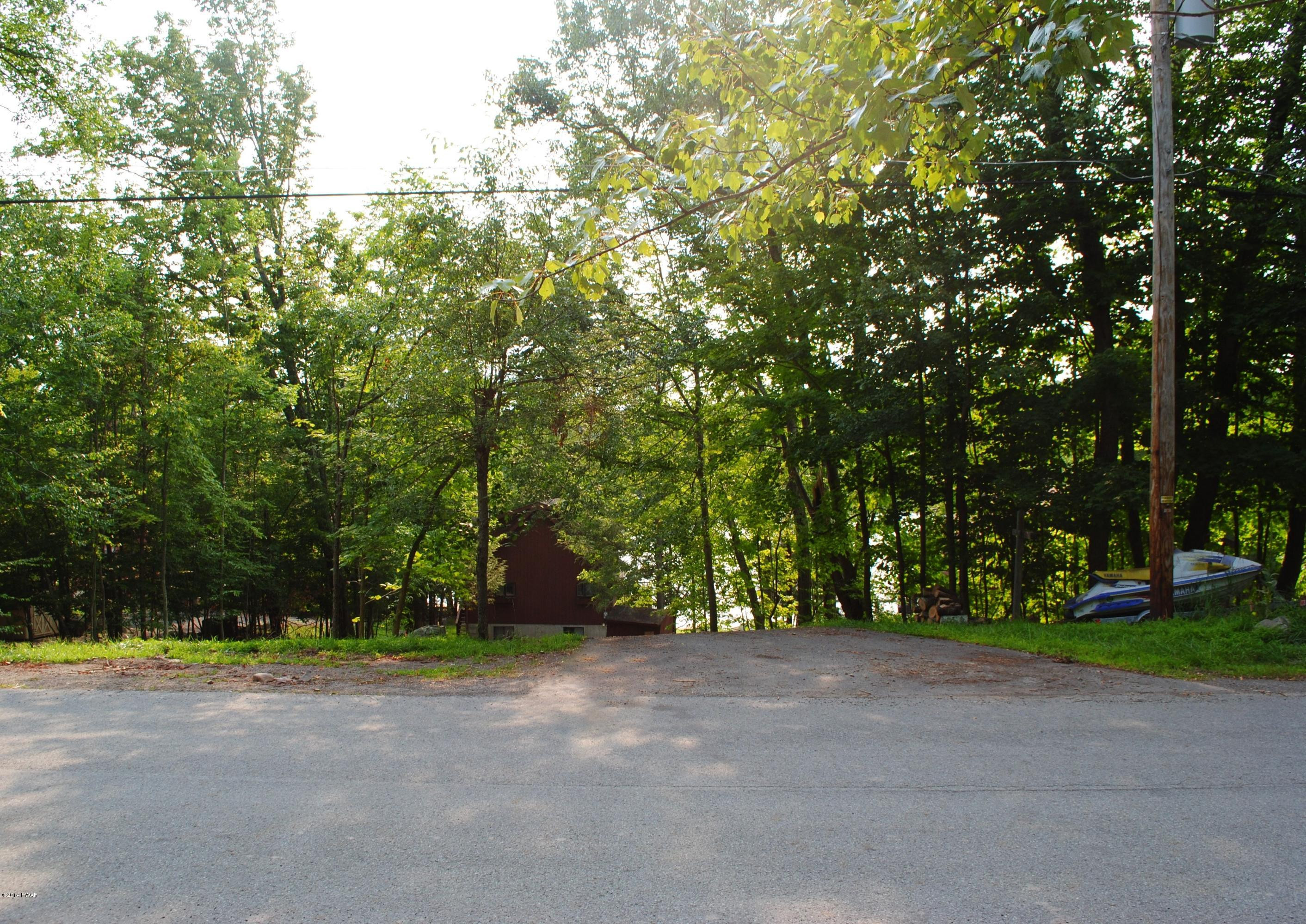2022 Roamingwood Road Lake Ariel, PA 18436 - Photo 3 of 30
