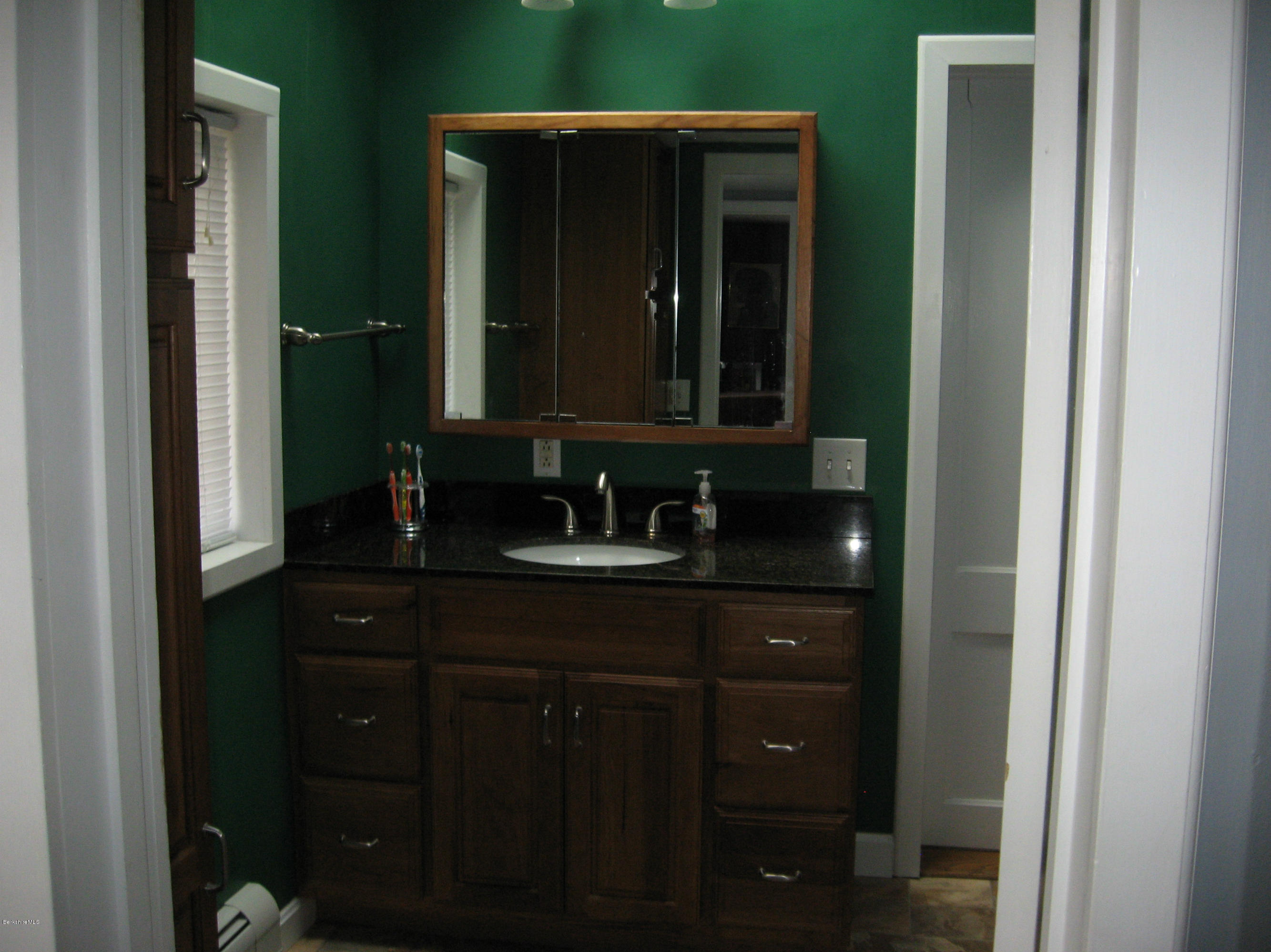 419 East New Lenox Road Pittsfield, MA 01201 - Photo 18 of 33 IMG_2086