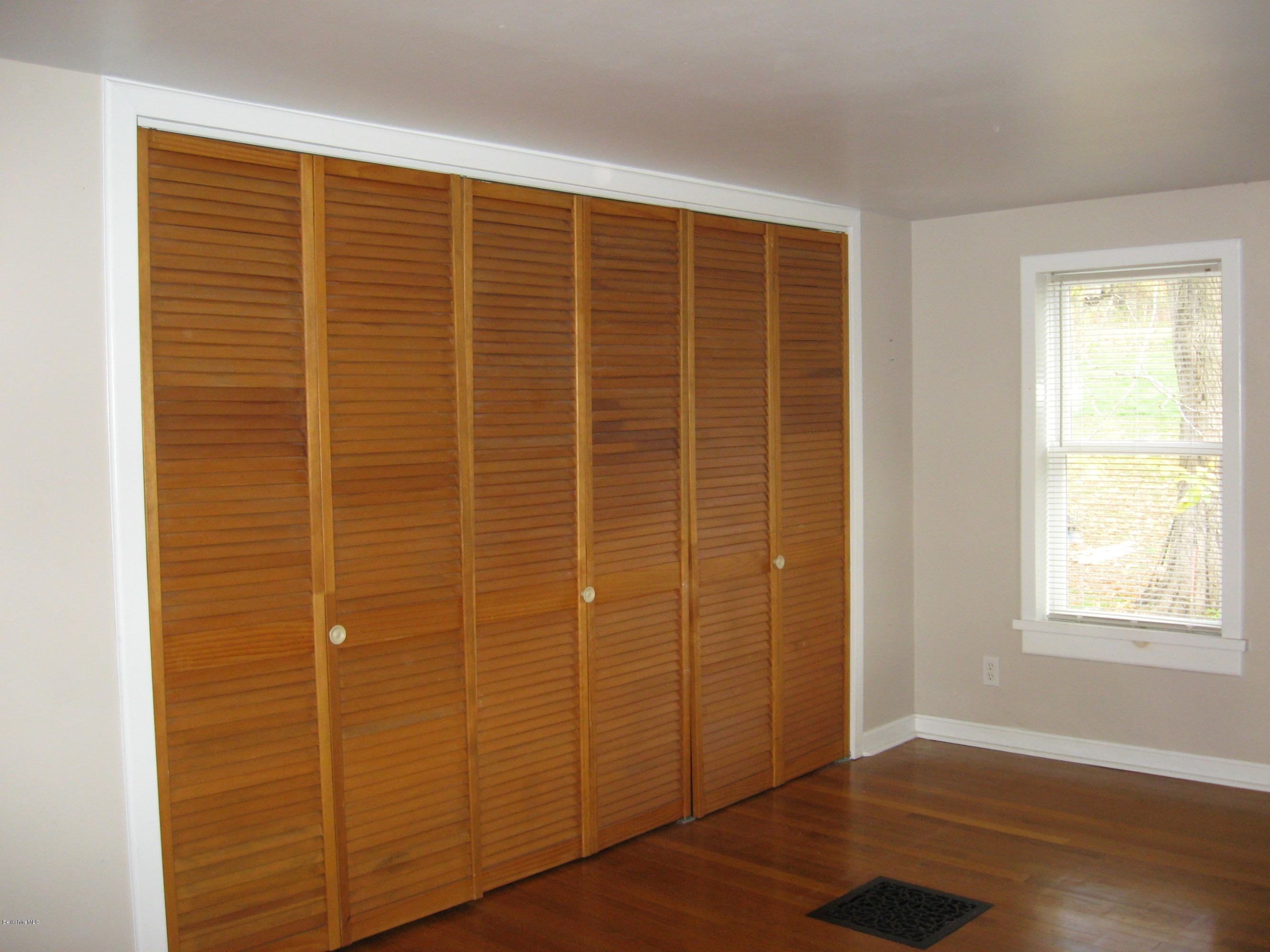 419 East New Lenox Road Pittsfield, MA 01201 - Photo 20 of 33 IMG_2088