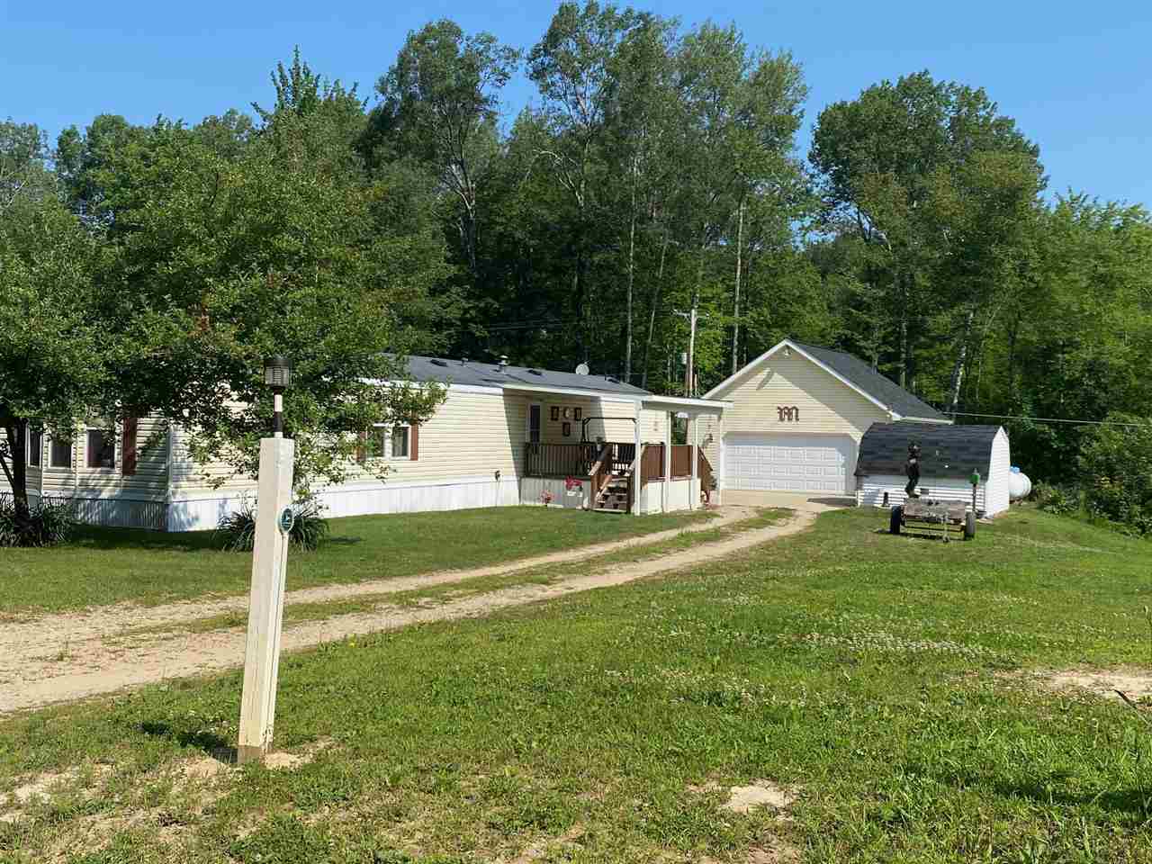 4841 Forest Road Harrison, MI 48625 - Photo 2 of 54