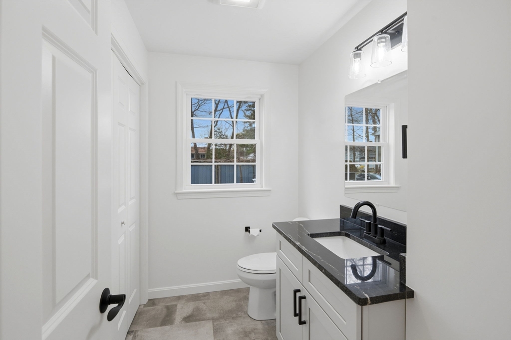 38 Colonial Road Webster, MA 01570 - Photo 15 of 41