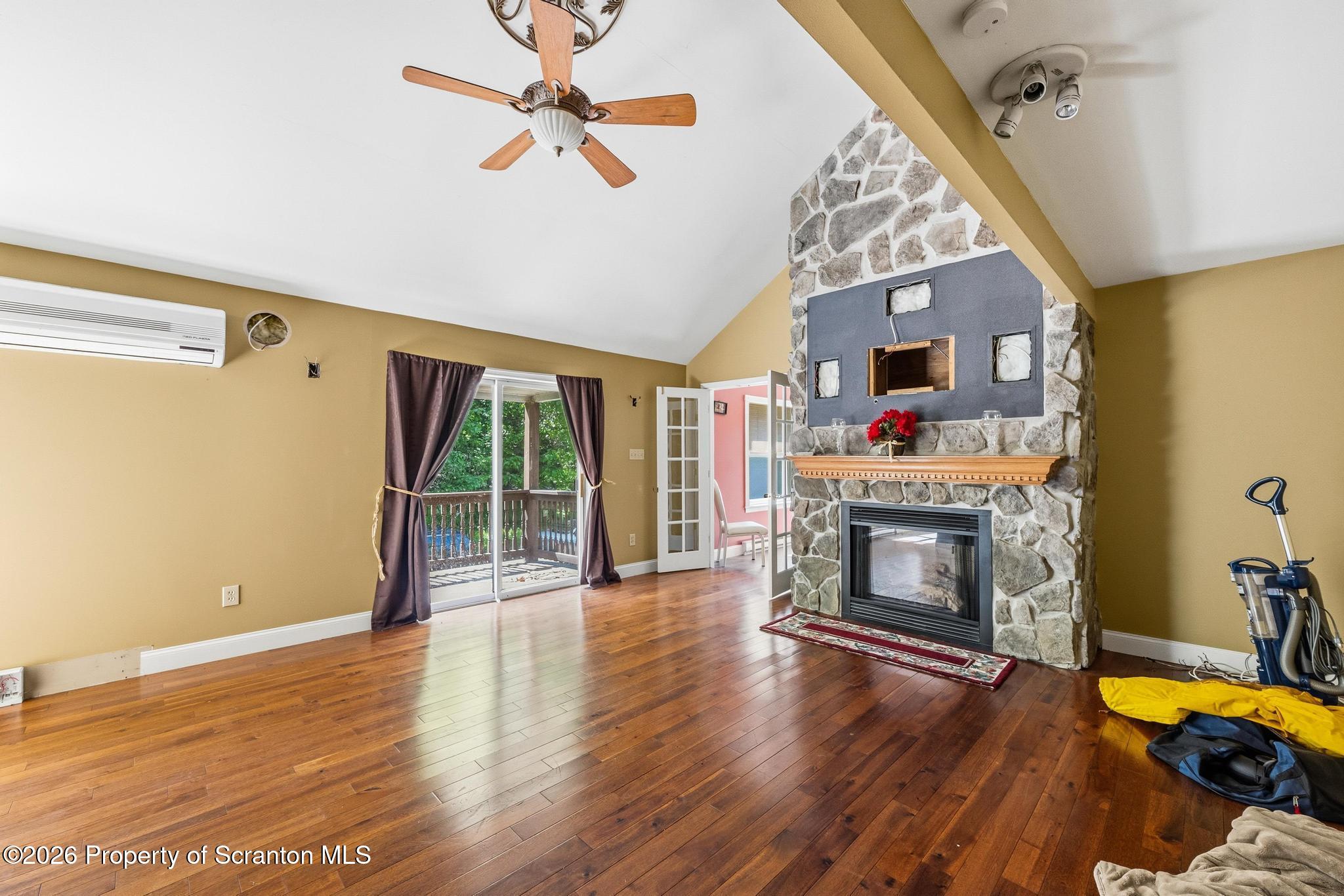 112 Spring Hill Drive Hunlock Creek, PA 18621 - Photo 36 of 54 Living room