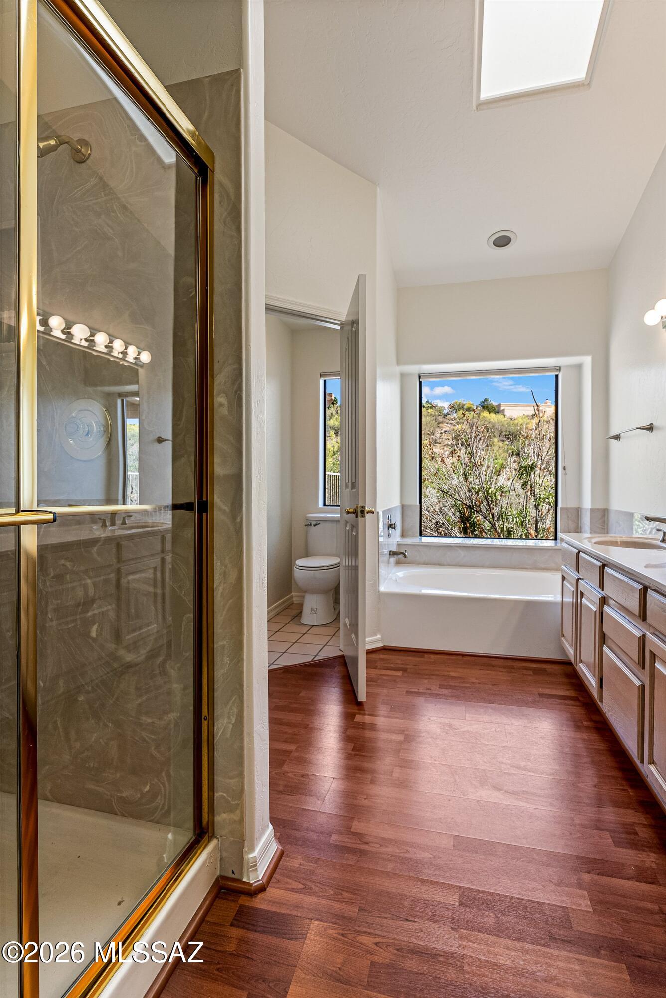 6340 North Valley View Road Tucson, AZ 85718 - Photo 26 of 44 Primary Bathroom