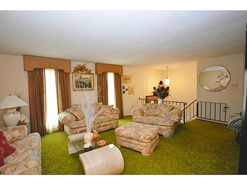 124 Shafer Road Coraopolis, PA 15108 - Photo 3 of 23 Living Room.