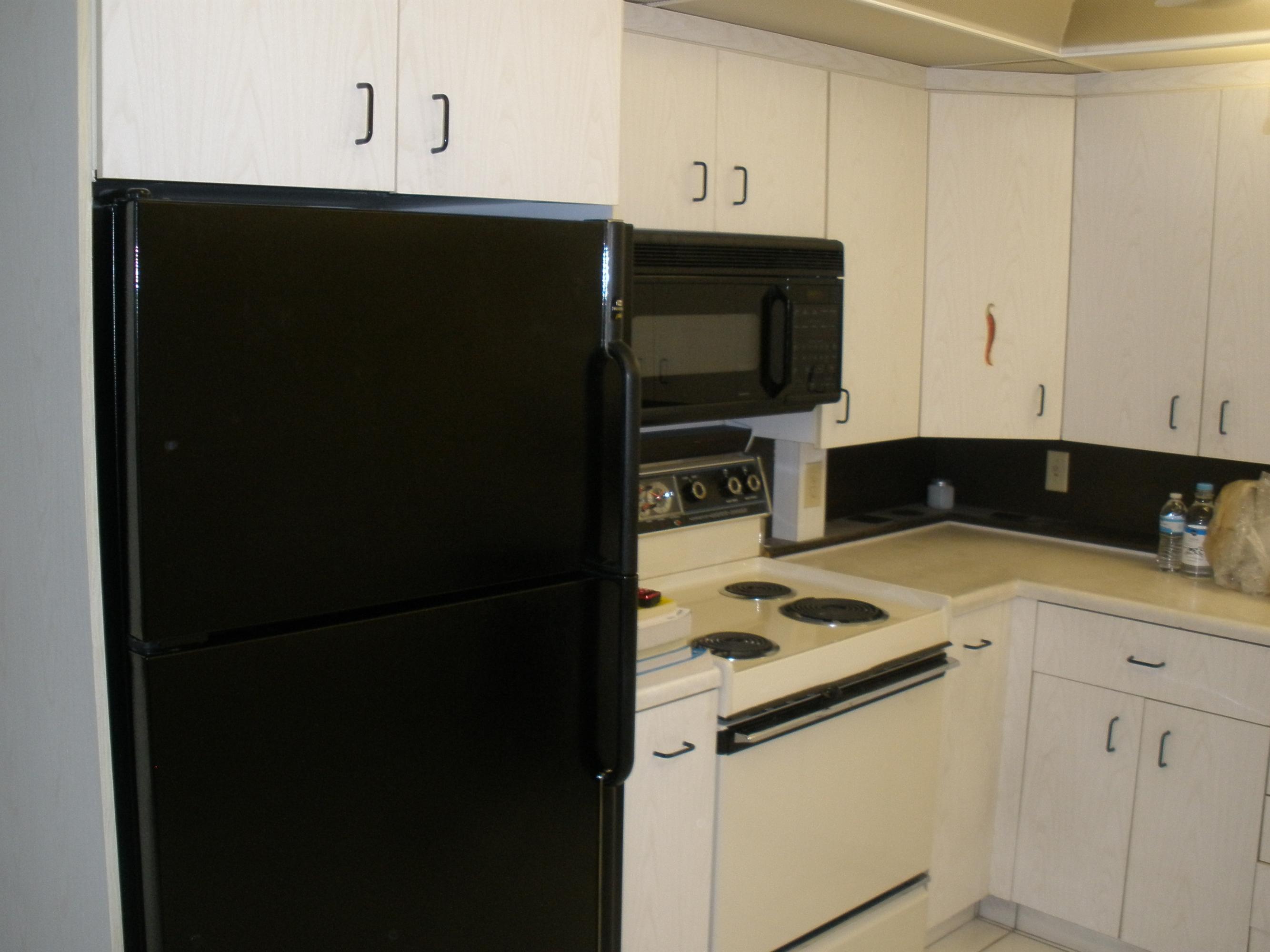 3036 Lincoln B Boca Raton, FL 33434 - Photo 2 of 11 Kitchen