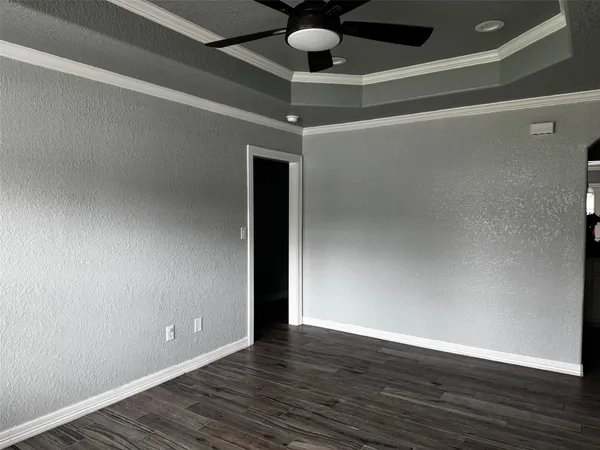 $2,100 | 430 Center Way, Lake Jackson, TX 77566