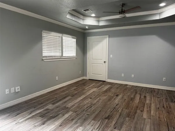 $2,100 | 430 Center Way, Lake Jackson, TX 77566