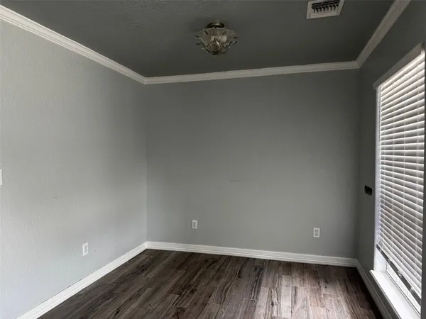 $2,100 | 430 Center Way, Lake Jackson, TX 77566