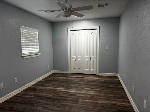 $2,100 | 430 Center Way, Lake Jackson, TX 77566