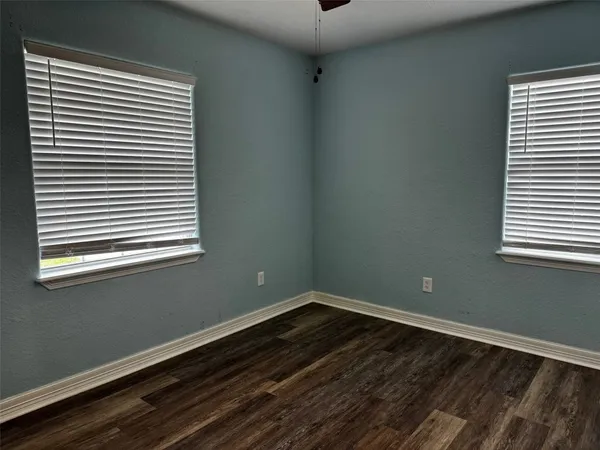 $2,100 | 430 Center Way, Lake Jackson, TX 77566