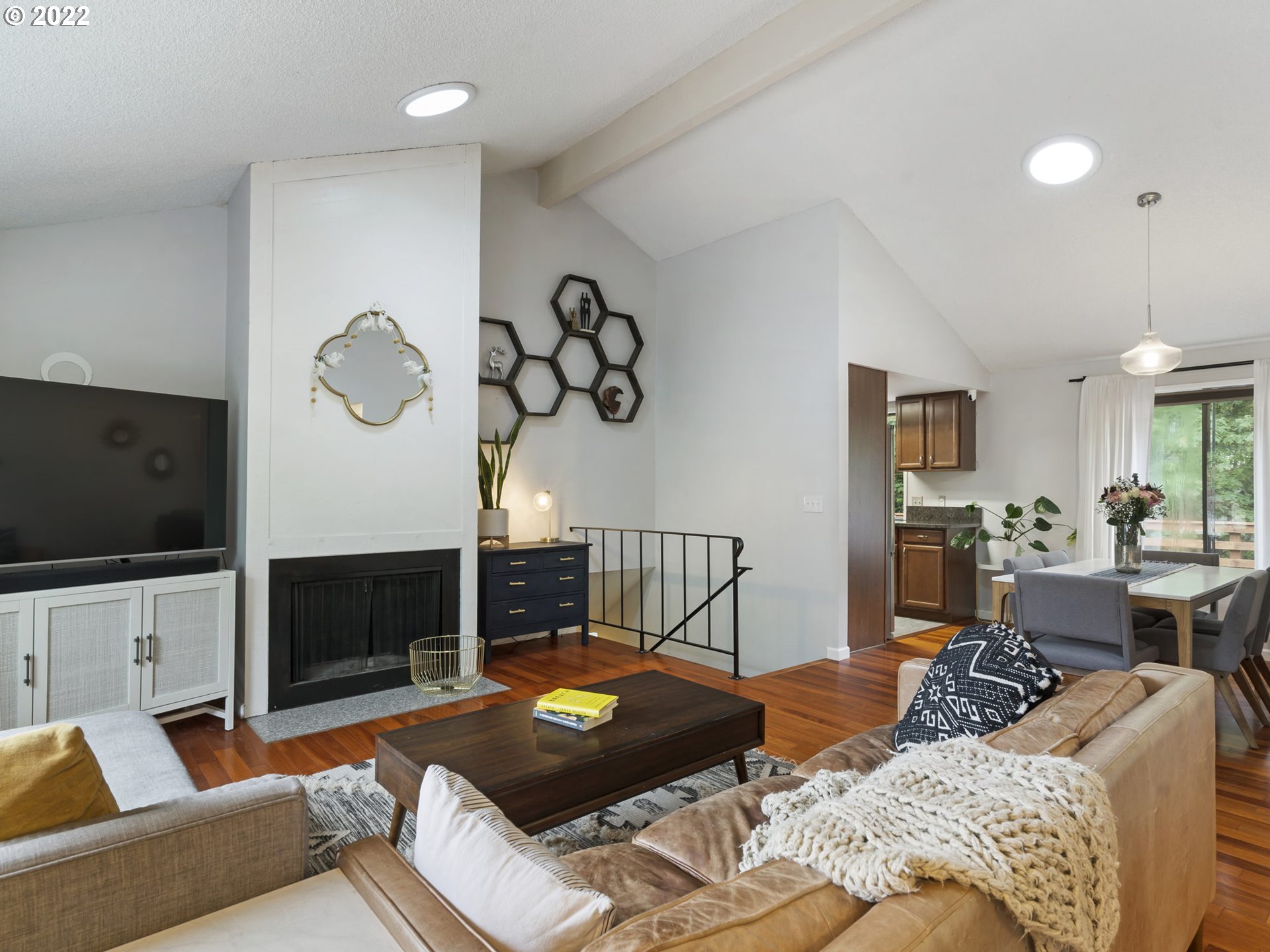 2838 Southwest Ridge Drive Portland, OR 97219 - Photo 3 of 24 Gallery Image 3