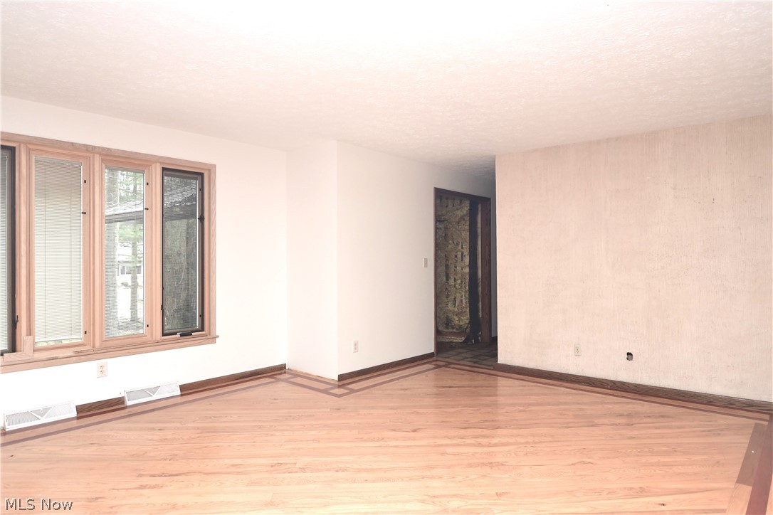 514 Somerset Road Akron, OH 44313 - Photo 2 of 20 Gallery Image 2