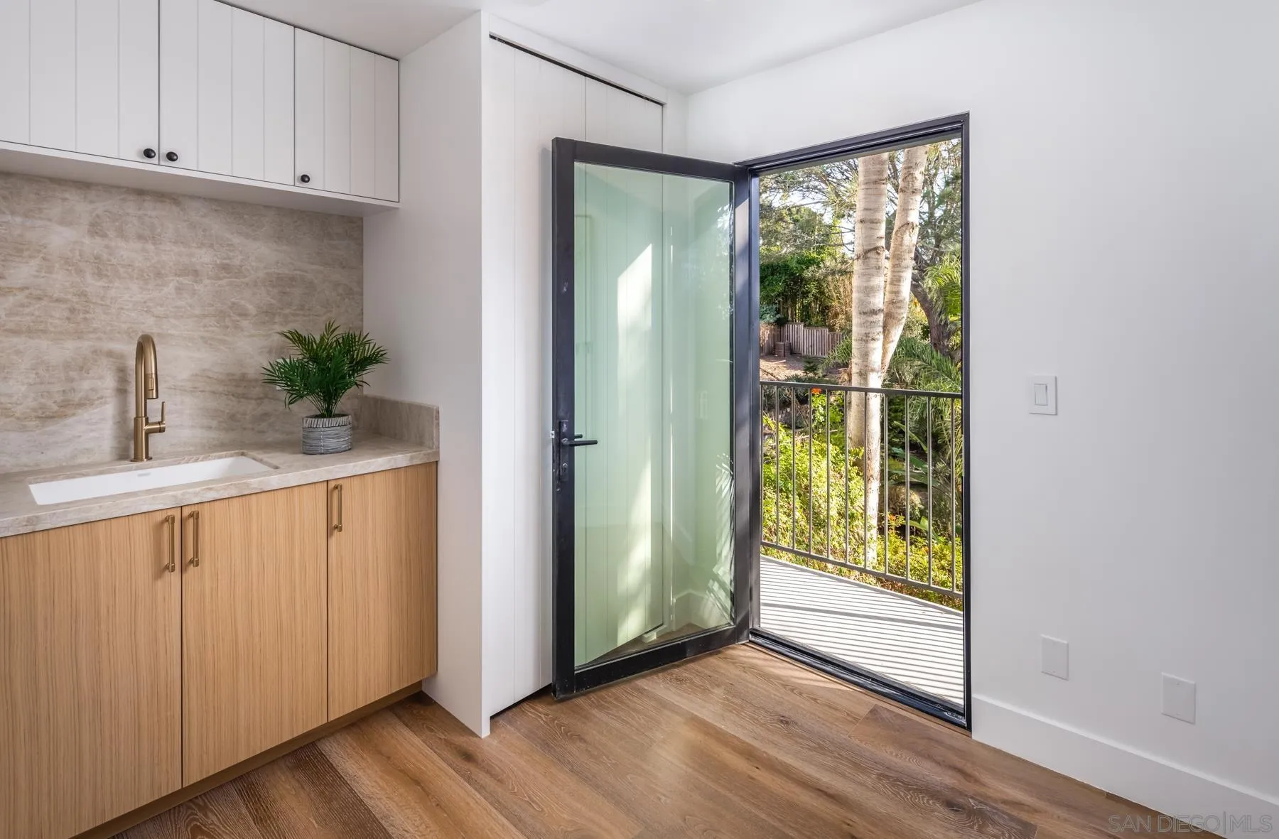 2144 Pinar Place Del Mar, CA 92014 - Photo 26 of 39 a view of a kitchen from the hallway