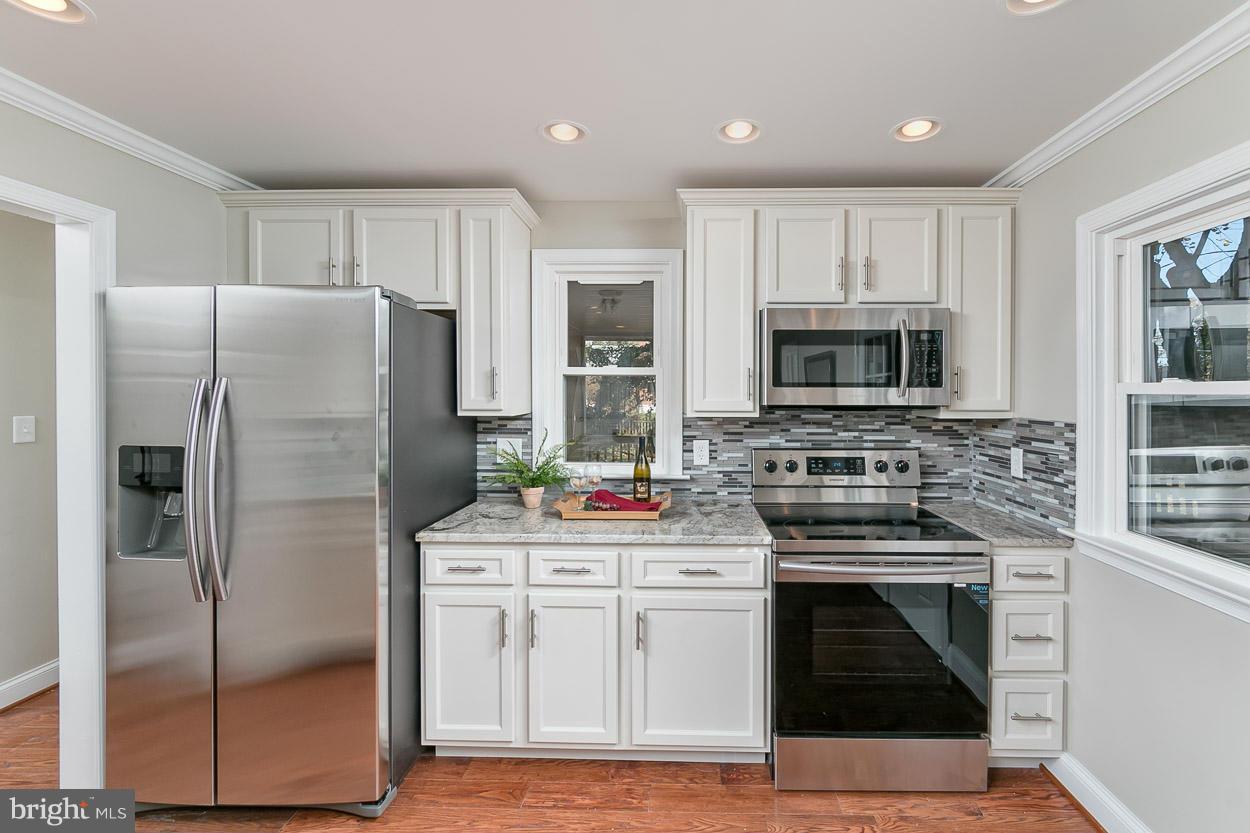 7013 Deerfield Road Baltimore, MD 21208 - Photo 12 of 30 Kitchen