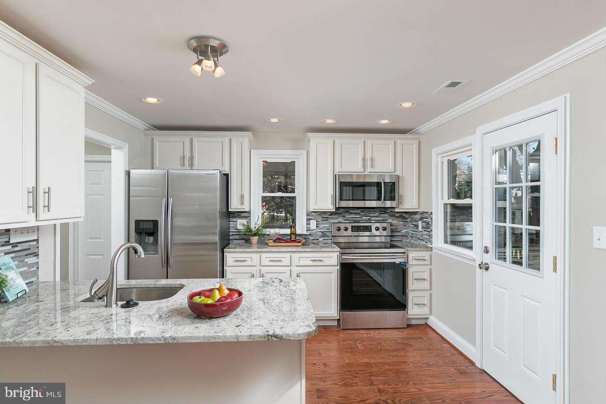 7013 Deerfield Road Baltimore, MD 21208 - Photo 13 of 30 Kitchen