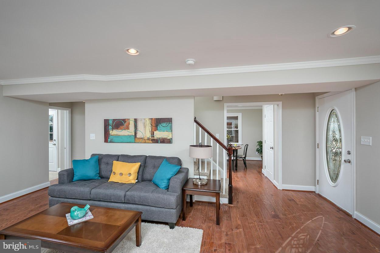 7013 Deerfield Road Baltimore, MD 21208 - Photo 4 of 30 Living Room
