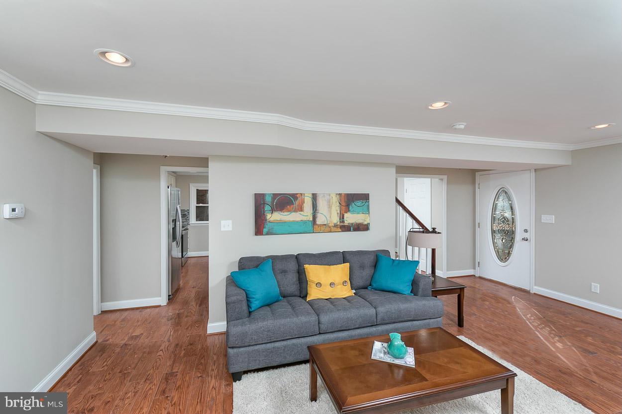 7013 Deerfield Road Baltimore, MD 21208 - Photo 5 of 30 Living Room