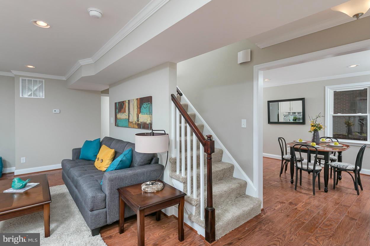 7013 Deerfield Road Baltimore, MD 21208 - Photo 10 of 30 Living Room