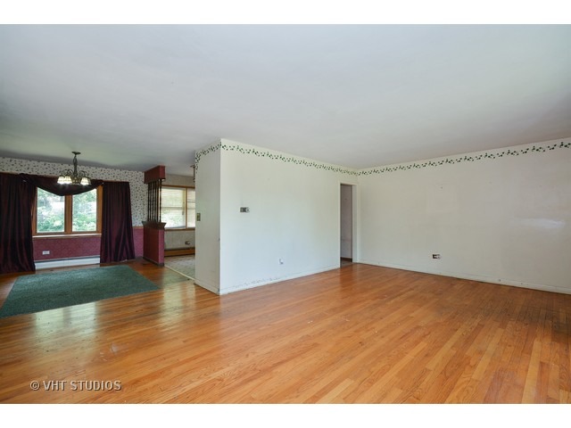 27W040 Jewell Road Winfield, IL 60190 - Photo 3 of 15