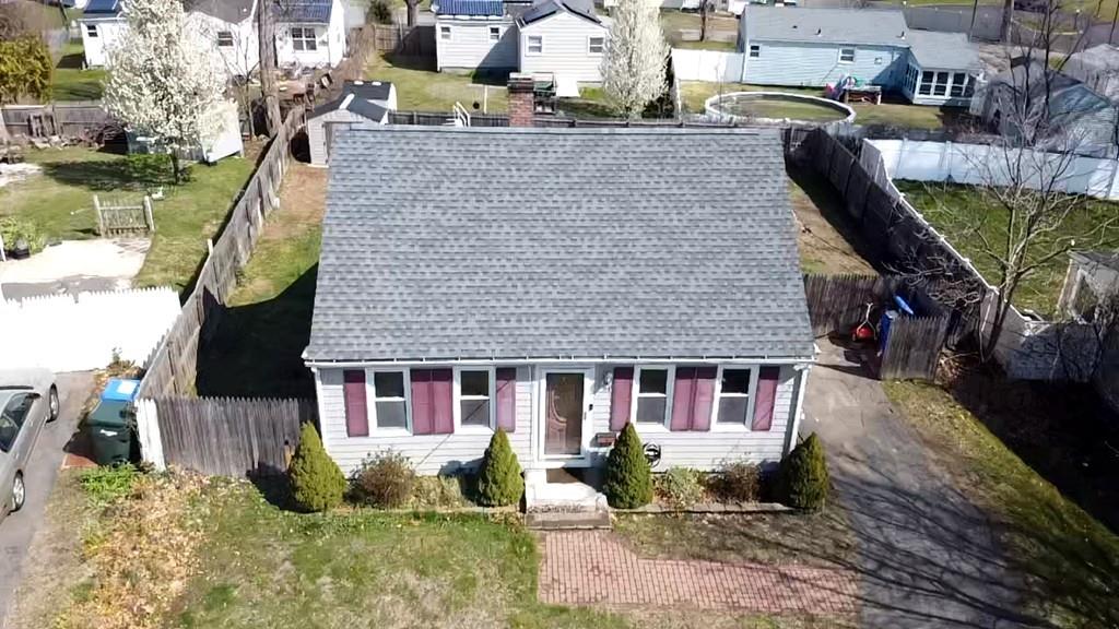 94 Surrey Road Springfield, MA 01118 - Photo 4 of 36 a front view of a house with garden