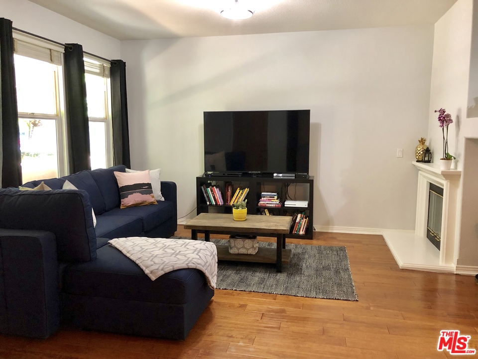 433 North Altadena Drive, Unit 7 Pasadena, CA 91107 - Photo 4 of 32