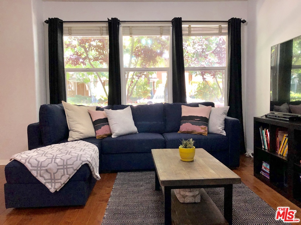 433 North Altadena Drive, Unit 7 Pasadena, CA 91107 - Photo 5 of 32