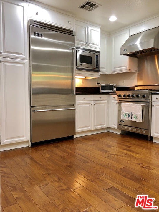 433 North Altadena Drive, Unit 7 Pasadena, CA 91107 - Photo 9 of 32