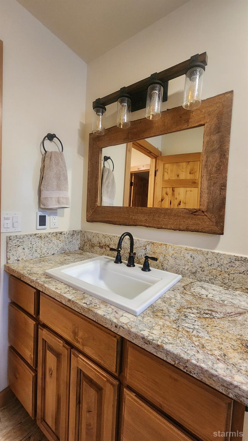 2282 Blitzen Road South Lake Tahoe, CA 96150 - Photo 17 of 40 Unit B - Upstairs Full Bath