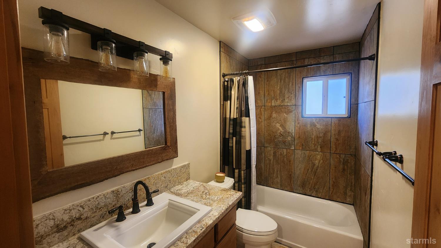 2282 Blitzen Road South Lake Tahoe, CA 96150 - Photo 18 of 40 Unit B - Upstairs Full Bath