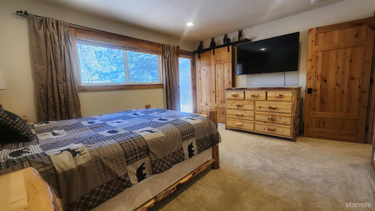 2282 Blitzen Road South Lake Tahoe, CA 96150 - Photo 20 of 40 Unit B - Upstairs Bedroom Front