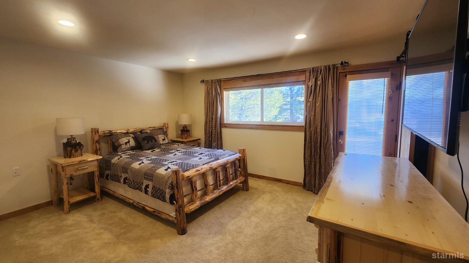 2282 Blitzen Road South Lake Tahoe, CA 96150 - Photo 21 of 40 Unit B - Upstairs Bedroom Front