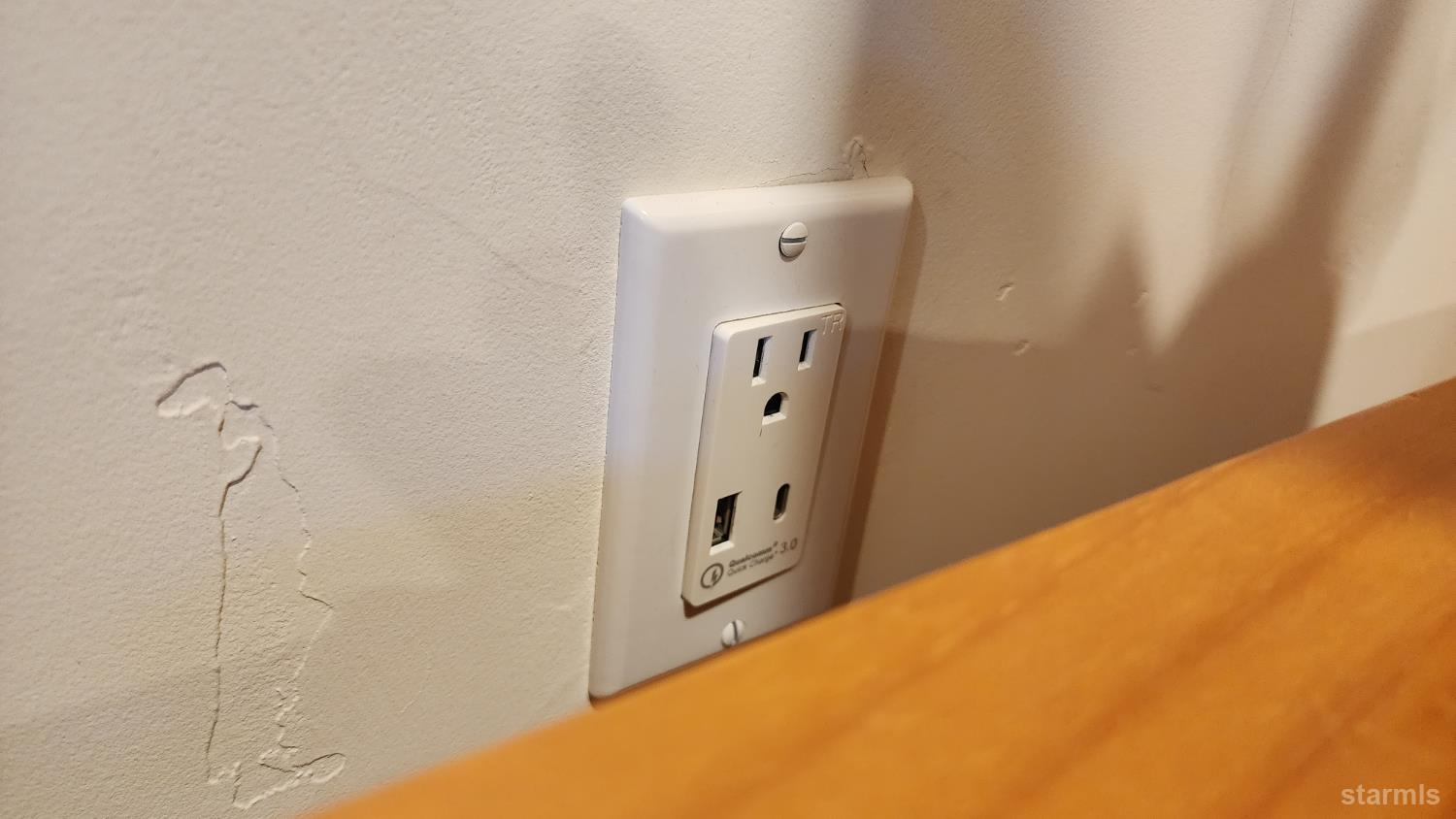 2282 Blitzen Road South Lake Tahoe, CA 96150 - Photo 25 of 40 Unit B - Bed side outlet by nightstands with USB-B and USB-C charging