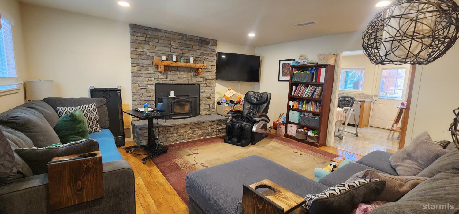 2282 Blitzen Road South Lake Tahoe, CA 96150 - Photo 28 of 40 Unit A - Living Room