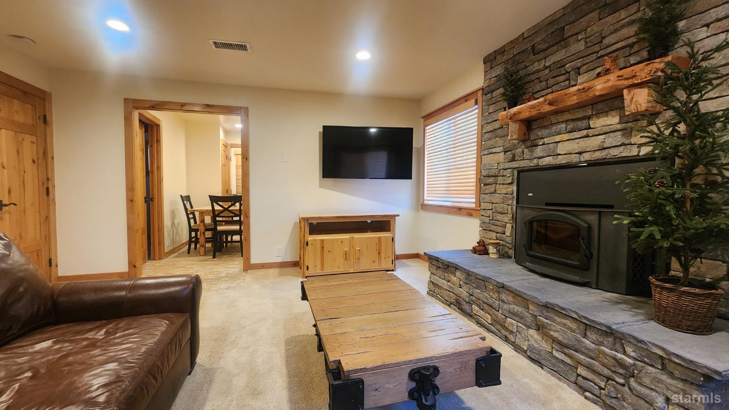 2282 Blitzen Road South Lake Tahoe, CA 96150 - Photo 3 of 40 Unit B - Living Room