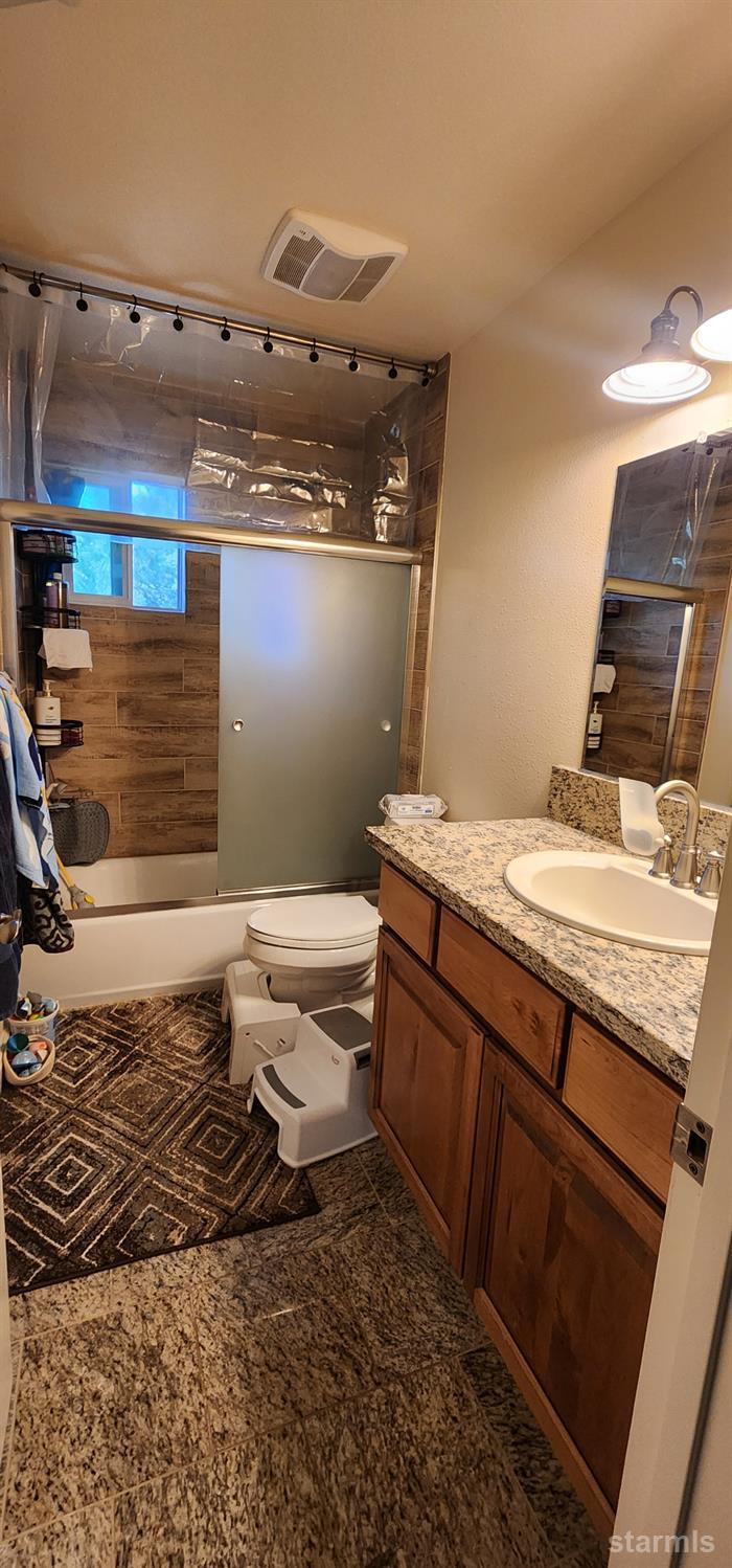 2282 Blitzen Road South Lake Tahoe, CA 96150 - Photo 37 of 40 Unit A - Upstairs Full Bathroom